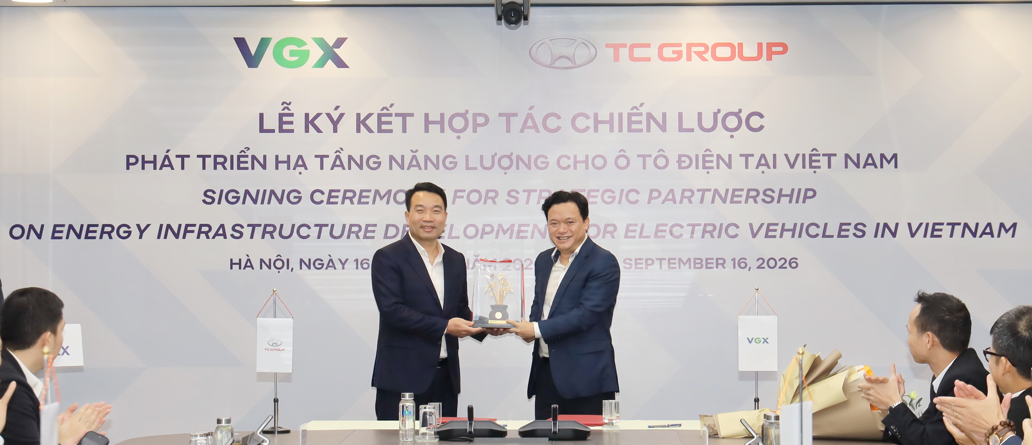 Tập đoàn Thành Công và VGX ký kết biên bản ghi nhớ về hợp tác thúc đẩy hạ tầng giao thông xanh tại Việt Nam